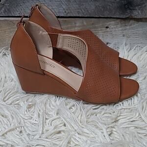 Monrovia Wedge Sandal Cut Out Perforated Brown Cognac Vegan Leather 8.5
